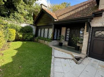 Casa · 220m² · 5 Ambientes · 2 Cocheras · Chalet 5 Amb Parque y Quincho - Impecable Estado