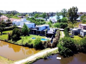 Casa · 300m² · 6 Ambientes · 1 Cochera · Oportunidad! Casa El Encuentro a un Espejo de Agua