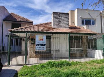 Casa de 5 ambientes, Mar del Plata · Apto Credito Chalet 5 Amb. Zona Caisamar - Retasado