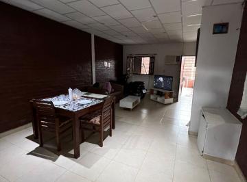 Casa · 80m² · 3 Dormitorios · 2 Cocheras · Impecable Casa de 3 Dorm. a m de Asfalto