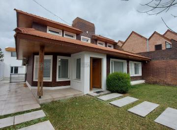 Casa · 279m² · 5 Ambientes · Casa en Venta Ubicado en Neuquen Capital, Neuquén, Patagonia
