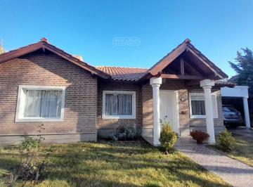 Casa · 130m² · 3 Ambientes · 1 Cochera · Casa Chalet en Venta en Neuquen Capital, Neuquén, Patagonia