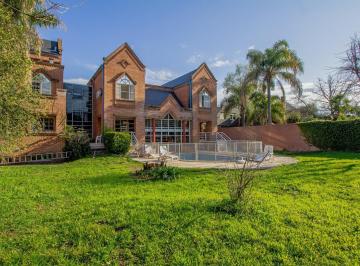 Casa · 860m² · 9 Ambientes · 6 Cocheras · Venta Casa 9 Ambientes - Pileta - Lote Propio - Banfield