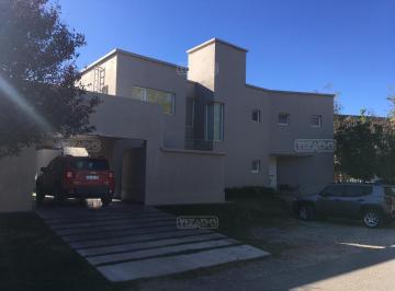 Casa · 236m² · 4 Ambientes · 1 Cochera · Casa en Venta Ubicado en Centenario (Neuquén), Neuquén, Patagonia
