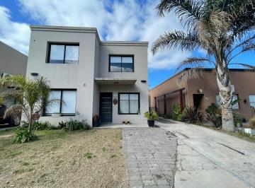 Casa · 150m² · 4 Ambientes · 2 Cocheras · Venta Casa Minimalista en Haras Facundo 4 Amb