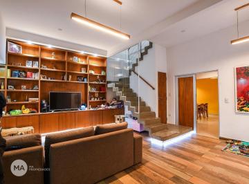 Casa · 121m² · 4 Ambientes · 1 Cochera · Casa 2 Dorm. - Rodriguez 1500 - Barrio Parque - Rosario | Venta