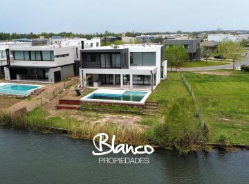 Casa · 230m² · 4 Ambientes · 2 Cocheras · Casa en Venta en Puertos, Barrio Acacias, Escobar, G. B. a. Zona Norte