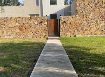 Casa · 170m² · 4 Ambientes · 1 Cochera · Casa a La Venta en Norte El Cantón