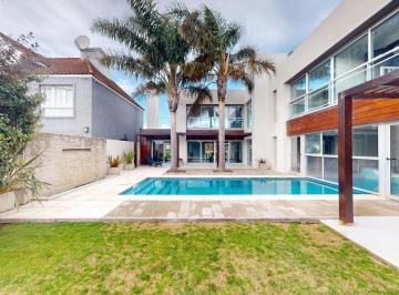 Casa · 380m² · 6 Ambientes · 2 Cocheras · Casa en Venta