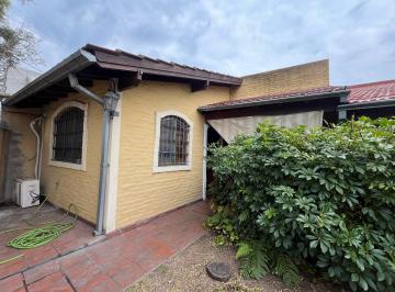 Casa de 2 ambientes, Lomas de Zamora · Casa en Llavallol a Una Cuadra de La Plaza - Apta Crédito
