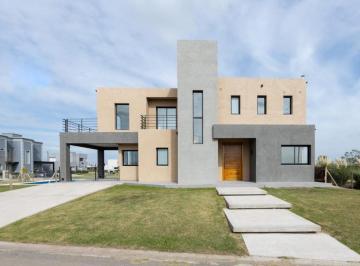 Casa · 120m² · 5 Ambientes · 2 Cocheras · Casa en Venta Barrio Horizontes Al Sur Canning
