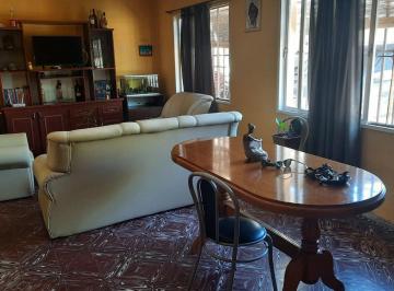 Casa en Venta de 10 ambientes Panquehua · Casa con Departamento en Planta Baja - en Las Heras