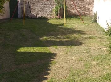 Casa de 4 ambientes, Lomas de Zamora · Chalet en Esquina con un Departamento