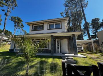 Casa · 328m² · 6 Ambientes · 2 Cocheras · Casa en Barrio Alamos Pinamar