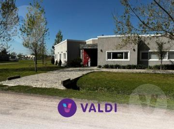 Casa · 250m² · 5 Ambientes · 2 Cocheras · Casa en Alquiler - Fincas de San Vicente Sporting