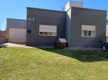 Casa · 110m² · 4 Ambientes · 1 Cochera · Casa en Barda del Medio