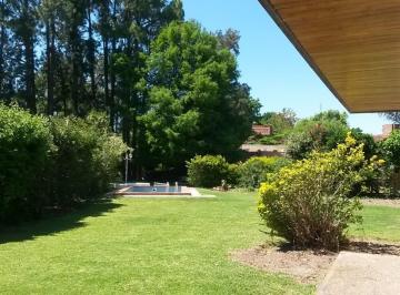 Casa de 5 ambientes, Escobar · Casa a Reciclar Al Golf - Lote Único de 800 m