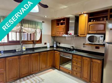 Casa · 250m² · 5 Ambientes · 2 Cocheras · Casa en Santos Lugares