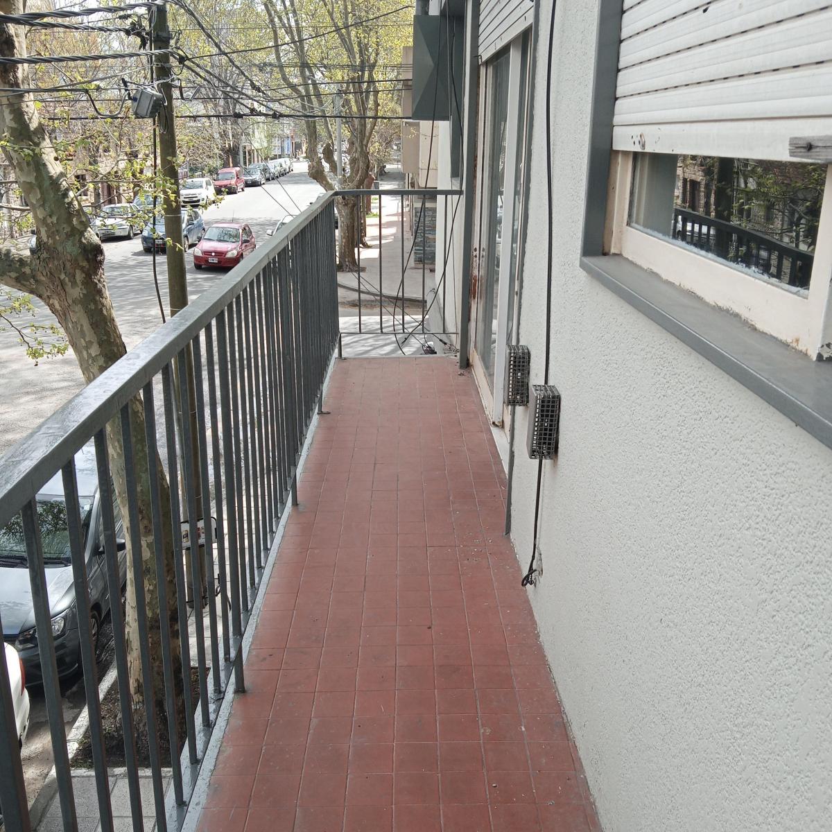 Depto 1 amb, 40m² con balcón — 11 de Septiembre y Salta