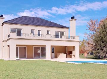 Casa · 352m² · 8 Ambientes · 2 Cocheras · Casa en Venta Miralagos Golf & Spa