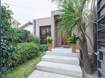 Casa · 270m² · 9 Ambientes · 4 Cocheras · Casa en Calle 502 17 y 18 Gonnet