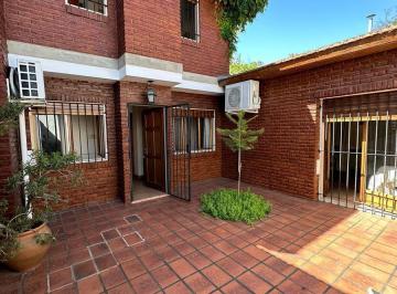 Casa · 180m² · 4 Ambientes · 2 Cocheras · Casa en 10 Entre 509 y 510