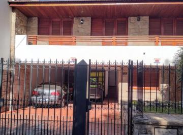 Casa · 400m² · 8 Ambientes · 6 Cocheras · Excelente Casa en Venta 400 m² La Plata