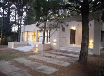 Casa · 160m² · 4 Ambientes · Casa en Alquiler Temporario Costa Esmeralda - Senderos I