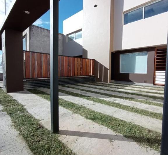 Casa · 85m² · 3 Ambientes · 2 Cocheras