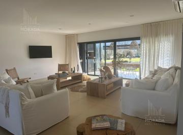 Casa · 160m² · 4 Ambientes · 1 Cochera · Venta Casa San Sebastián Apto Crédito Oportunidad Calidad y Diseño 4 Amb Pileta Árboles Riego