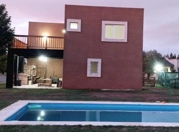 Casa · 223m² · 5 Ambientes · 2 Cocheras · Casa en Venta en Canning Barrio Santo Domingo