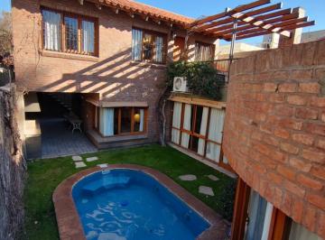 Casa de 10 ambientes, Godoy Cruz · Arizu (4 Dorm. 4 Baños. Pileta)