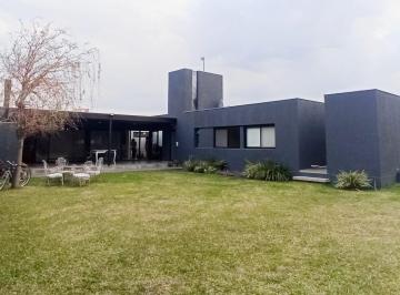 Casa · 150m² · 6 Ambientes · 2 Cocheras · Casa - Puerto Roldán