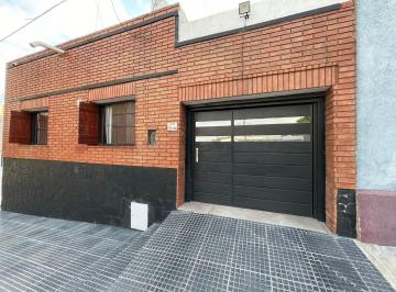Casa de 5 ambientes, Córdoba · Vendo Casa de Primer Nivel 3 Habitaciones + Cochera + Patio - Gran Terreno