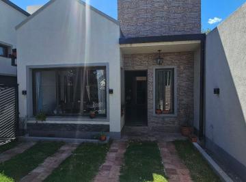 Casa · 77m² · 4 Ambientes · Casa - La Cumbre