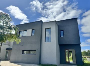 Casa · 135m² · 4 Ambientes · Casa en Venta en Acacias, Puertos del Lago.