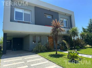 Casa · 889m² · 6 Ambientes · 2 Cocheras · Casa Venta Canning Barrio Santo Domingo