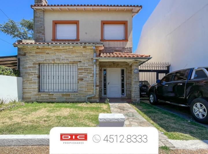Casa · 240m² · 6 Ambientes · 1 Cochera