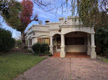 Casa de 4 ambientes, Berazategui · Club El Carmen - Casa Pequeña Estilo Colonial, Construcción Sólida