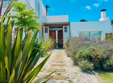 Casa de 4 ambientes, Uruguay · Casa en Alquiler Temporario en Barrio Cerrado