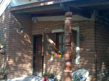 Casa de 5 ambientes, Funes · Casa a m Av Arturo Illia