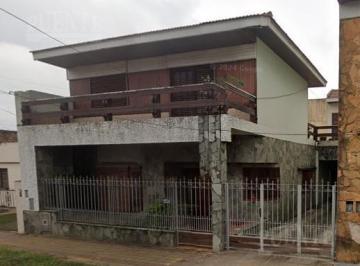Bodega-Galpón · 354m² · 4 Ambientes · 5 Cocheras · Casa en Banfield Este