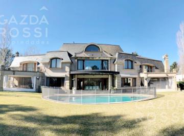 Casa · 700m² · 7 Ambientes · Imponente Propiedad en Saint Thomas Sur, Canning.