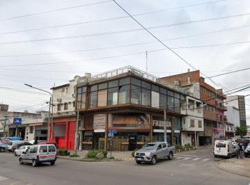 Local comercial · 200m² · Local Comercial en Esquina 200 m² Cub. S/ Av - San Justo