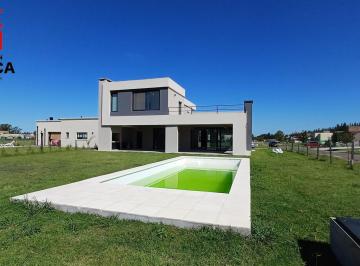 Casa · 208m² · 5 Ambientes · 1 Cochera · Casa 4 Amb y Escritorio en B° Privado Matisse (Venta con Renta)