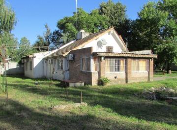 Casa · 80m² · 5 Ambientes · 1 Cochera · Casa en Venta en José Melchor Romero, La Plata, G. B. a. Zona Sur