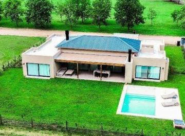 Casa · 235m² · 5 Ambientes · 2 Cocheras · Alquiler Casa - Barrio Cerrado Tessalia - Pilar | Vco Propiedades