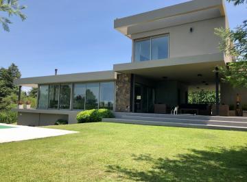 Casa · 320m² · 11 Ambientes · 1 Cochera · Potrero de Garay - Casa - Venta