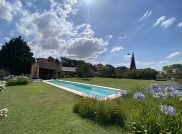 Casa · 240m² · 5 Ambientes · 2 Cocheras · Casa de 4 Dorm. en Lote de 2000 m² - Club de Campo Santa Catalina