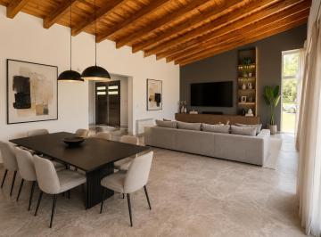 Casa · 367m² · 3 Dormitorios · 2 Cocheras · Casa en Causana Sobre Lote de 2100 m² - 3 Dorm - Apta Credito